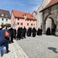 feierlicher Einzug zum Gottesdienst