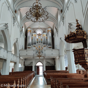 Die Kemptener St.-Mang-Kirche von innen